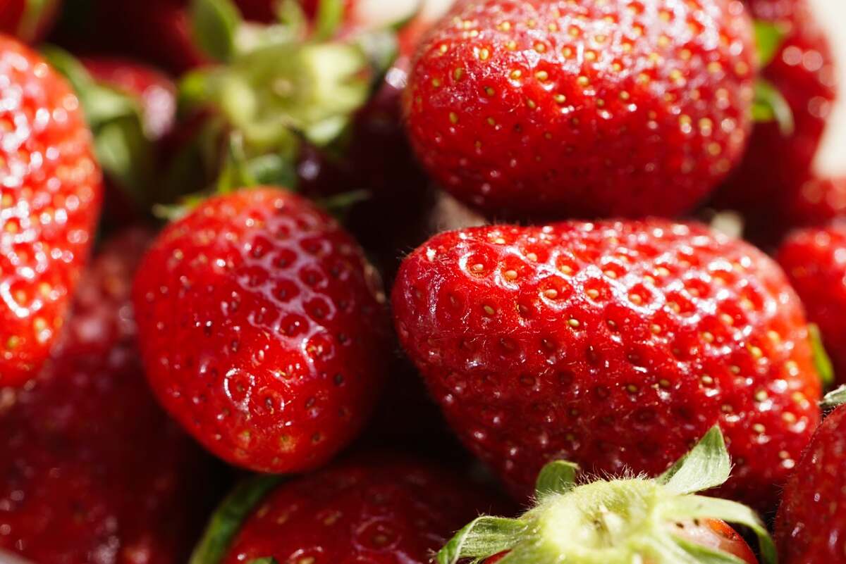 Unbelastete Erdbeeren im Garten anbauen